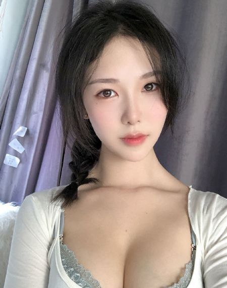奇异博士2在线观看完整版_十万网红美女美酱